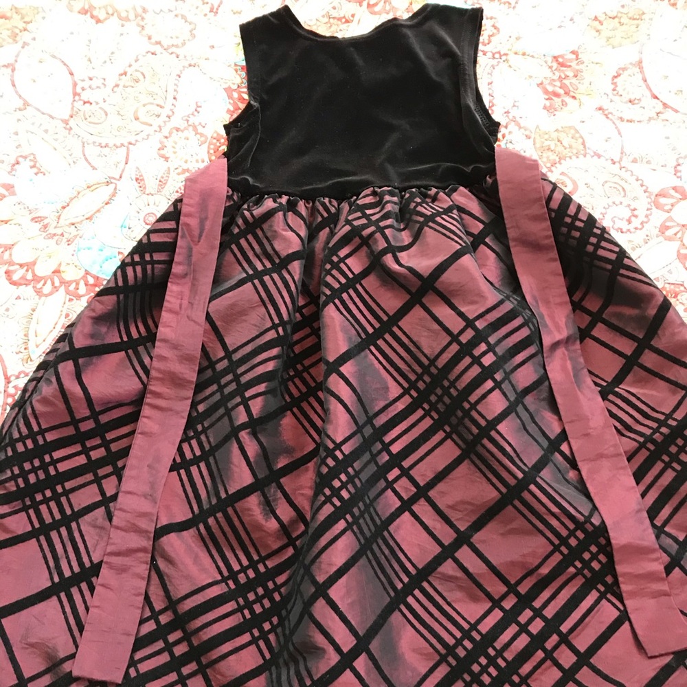 Dresses - Picture 3 of 4